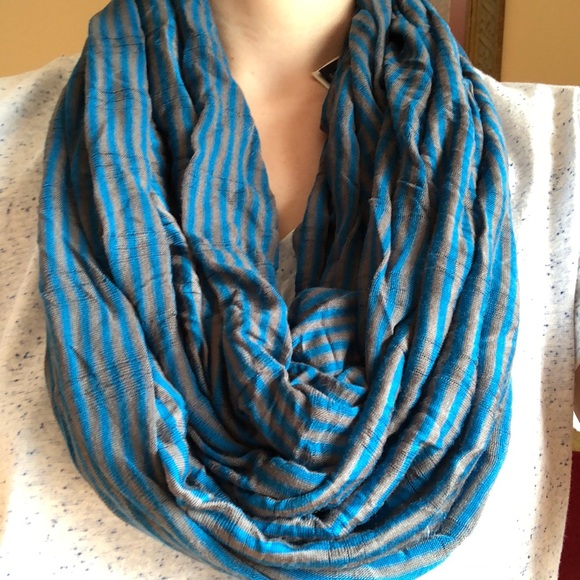 Striped infinity scarf - Picture 1 of 3